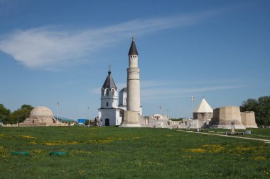 Kazan yakınlarındaki Bulgar tarihi ve arkeolojik anıt. Volga nehri üzerindeki Bolgar kentindeki antik kalıntılardan oluşan büyük Minare kompleksi, Tataristan, Rusya