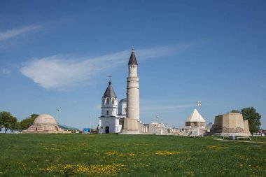 Kazan yakınlarındaki Bulgar tarihi ve arkeolojik anıt. Volga nehri üzerindeki Bolgar kentindeki antik kalıntılardan oluşan büyük Minare kompleksi, Tataristan, Rusya