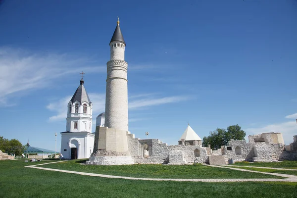 Kazan yakınlarındaki Bulgar tarihi ve arkeolojik anıt. Volga nehri üzerindeki Bolgar kentindeki antik kalıntılardan oluşan büyük Minare kompleksi, Tataristan, Rusya
