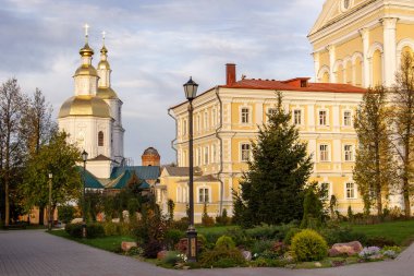 Rusya 'nın Nizhny Novgorod bölgesindeki Diveevo köyündeki Kutsal Üçlü Serafim-Diveevo kadın manastırı Katedrali