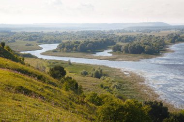 Rusya, Volga nehri ile güzel bir yaz manzarası.