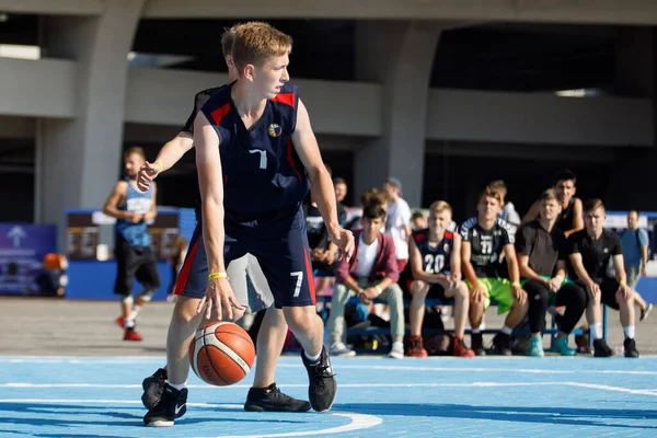 Kazan Russia July 2019 Teenagers Play Basketball — Stock Photo, Image