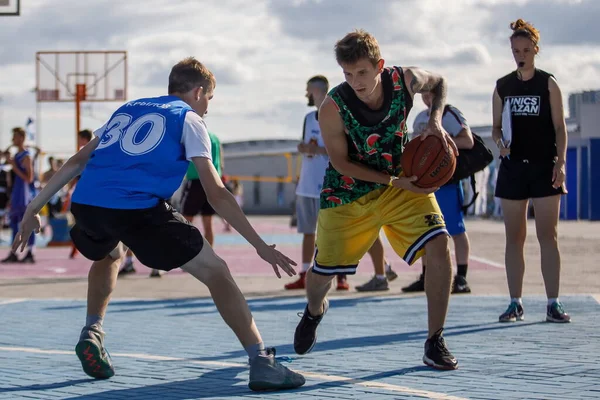 Kazan Russia July 2019 Teenagers Play Basketball — Stock Photo, Image