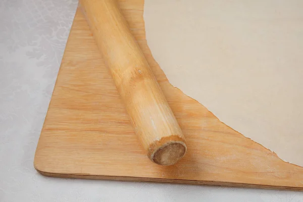 Incolla Pasta Mattarello Una Tavola Legno — Foto Stock