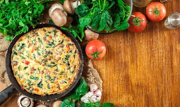 Frittata di uova, funghi e spinaci — Foto Stock