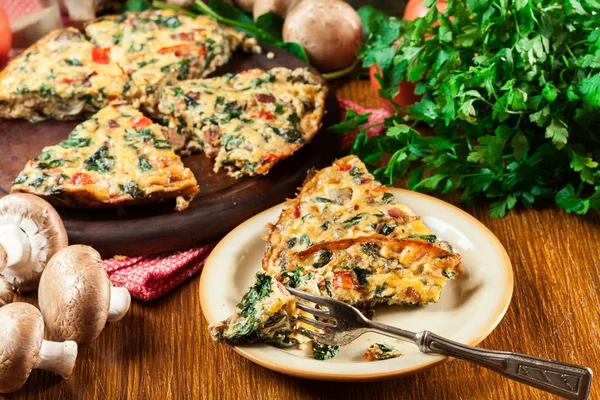 Portion Frittata Made Eggs Mushrooms Spinach Plate Italian Cuisine — Stock Photo, Image