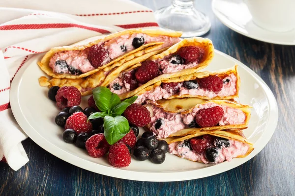 Delicious Tasty Homemade Traditional Crepes Cottage Cheese Raspberries Chokeberry — Stock Photo, Image
