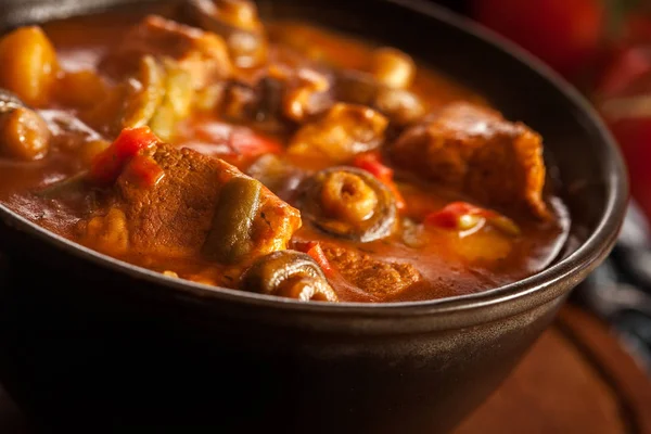 Sopa Guiso Con Carne Patatas Champiñones Pimiento Rojo Tazón —  Fotos de Stock