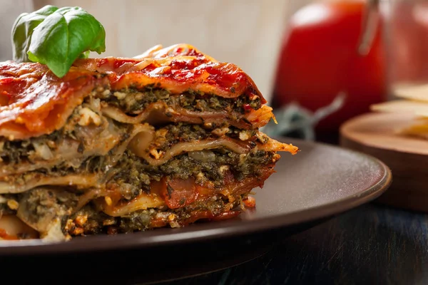 Trozo Sabrosa Lasaña Caliente Con Espinacas Plato Cocina Italiana —  Fotos de Stock