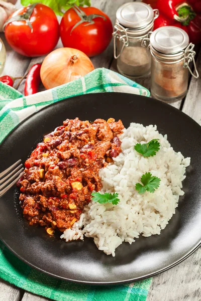 Hot Chili Con Carne Kıyma Fasulye Domates Mısır Ile Pilav — Stok fotoğraf