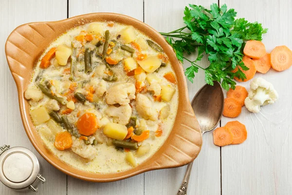 Σούπα Λαχανικών Συστατικά Καρότο Κουνουπίδι Πατάτα Και Μαϊντανό Ρουστίκ Ξύλινα — Φωτογραφία Αρχείου