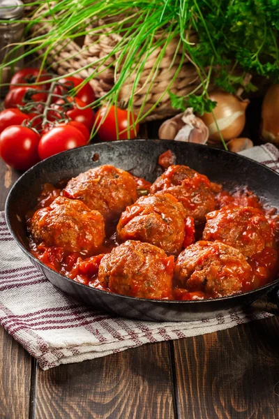 Varkensballetjes Met Pittige Tomatensaus Een Pan — Stockfoto