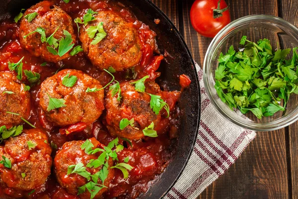 Boulettes Porc Avec Sauce Tomate Épicée Sur Une Casserole Vue — Photo