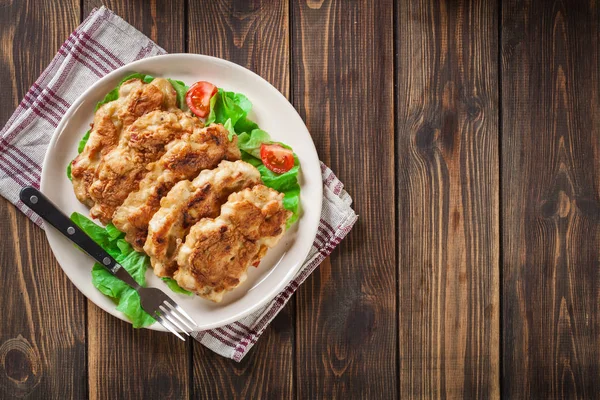 Kyckling Medaljong Med Röd Paprika Portioner Serveras Tallrik Ovanifrån — Stockfoto