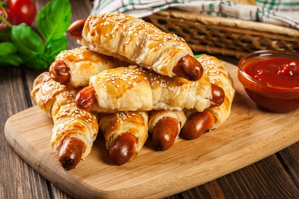 Rolled Hot Dog Sausages Baked Puff Pastry Cutting Board — Stock Photo, Image