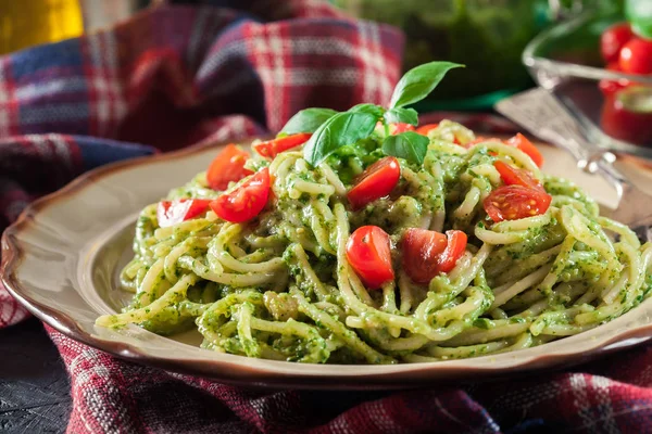 Vegetarian Pasta Spaghetti Basil Pesto Cherry Tomatoes Italian Dish — Stock Photo, Image