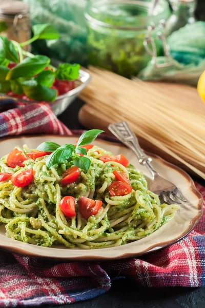 Vegetarian Pasta Spaghetti Basil Pesto Cherry Tomatoes Italian Dish — Stock Photo, Image