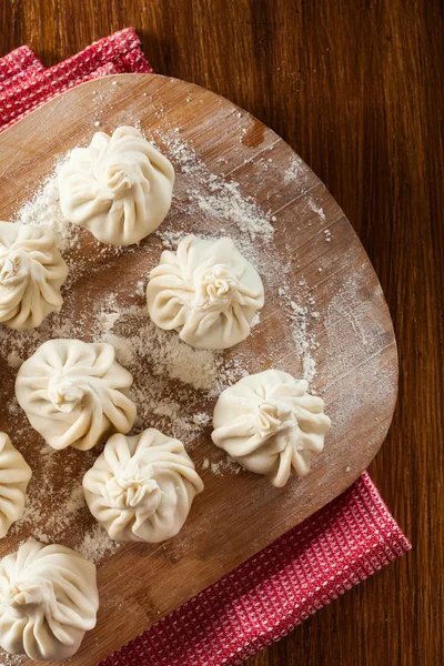 Boulettes Géorgiennes Crues Khinkali Chinkali Avec Viande Hachée Herbes Prêtes — Photo