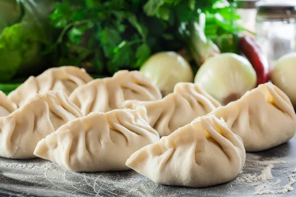 Ruwe Gyoza Jiaozi Dumplings Klaar Voor Het Koken Chinese Japanse — Stockfoto