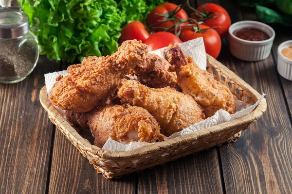 Paniertes Knuspriges Gebratenes Kentucky Chicken Drumctick Korb — Stockfoto