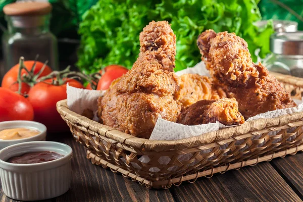 Bröd Krispig Stekt Kentucky Kyckling Trumctick Korgen — Stockfoto