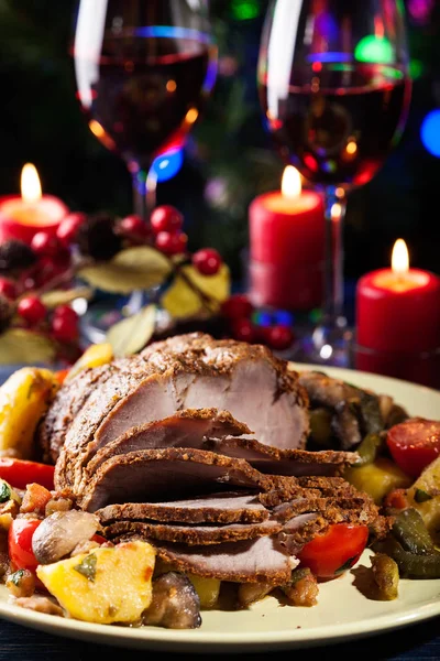 Succosa Carne Maiale Arrosto Sul Tavolo Delle Vacanze Profondità Campo — Foto Stock