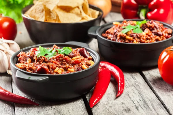 Semangkuk Chili Con Carne Panas Dengan Daging Sapi Kacang Kacangan — Stok Foto