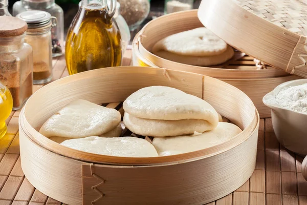 Gua Bao Pães Cozidos Vapor Vapor Bambu Cozinha Asiática — Fotografia de Stock