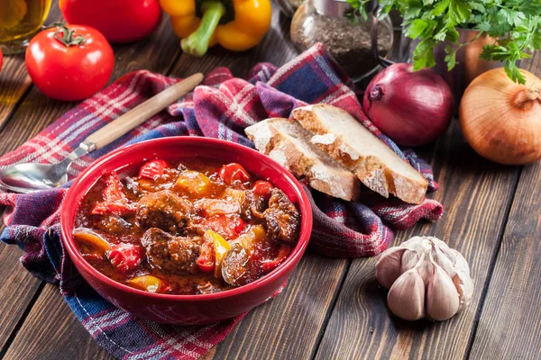Carne Vită Tradițională Maghiară Piper Roșu Galben — Fotografie, imagine de stoc