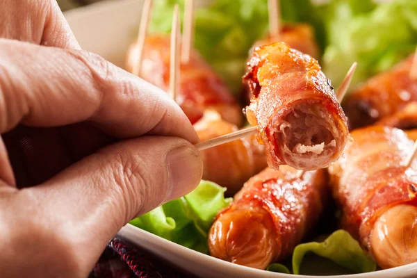 Des Cochons Dans Des Couvertures Mini Saucisses Enveloppées Dans Bacon — Photo