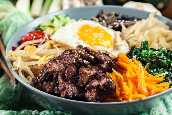 Bibimbap Rijst Met Rundvlees Groenten Traditionele Koreaanse Schotel — Stockfoto