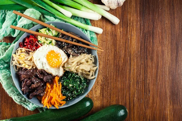 Pibimbap Rýže Hovězím Masem Zeleninou Tradiční Korejský Pokrm — Stock fotografie