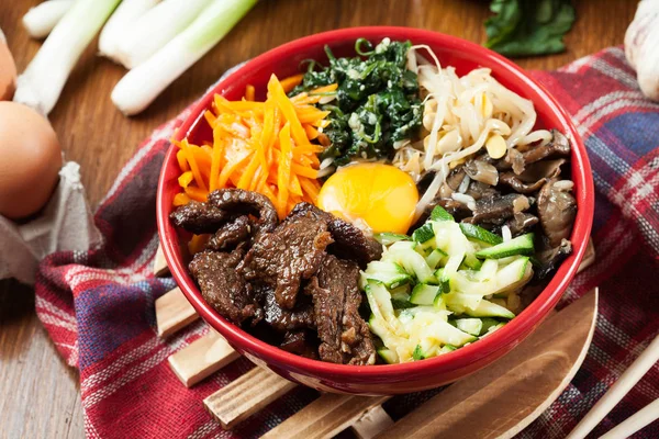 비빔밥 쇠고기와 — 스톡 사진