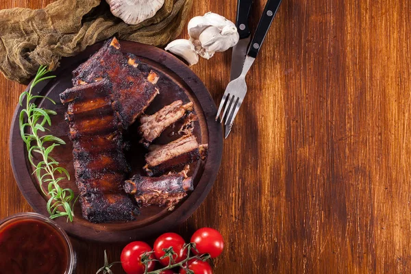 Spicy Barbecued Pork Ribs Served Cutting Board — Stock Photo, Image