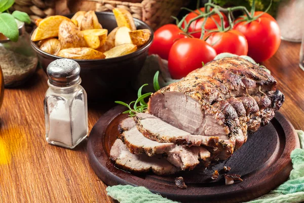 Lomo Cerdo Asado Con Hierbas Tabla Cortar — Foto de Stock