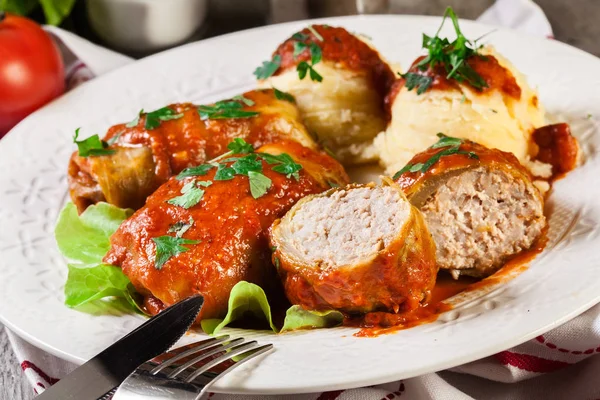 Chou Farci Avec Viande Riz Servi Avec Pommes Terre Bouillies — Photo