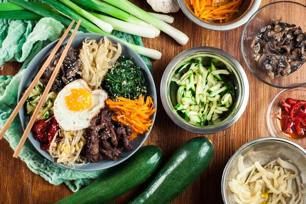비빔밥 쇠고기와 — 스톡 사진