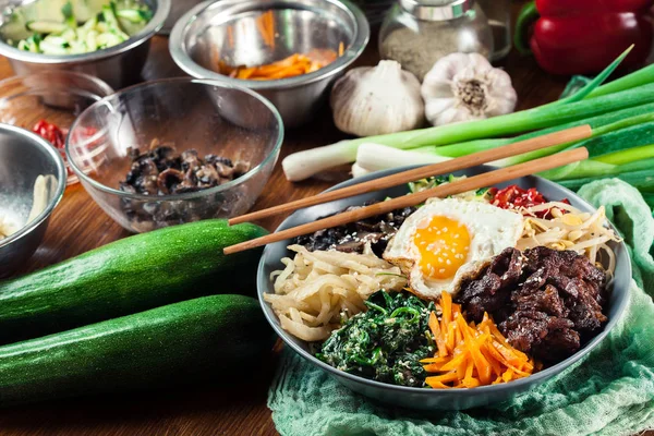 Bibimbap Rijst Met Rundvlees Groenten Traditionele Koreaanse Schotel — Stockfoto