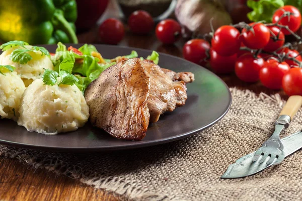 Patates Püresi Ile Tavuk Fileto Göğsü Lezzetli Yemek — Stok fotoğraf