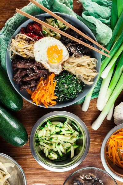 Bibimbap Rijst Met Rundvlees Groenten Traditionele Koreaanse Schotel — Stockfoto