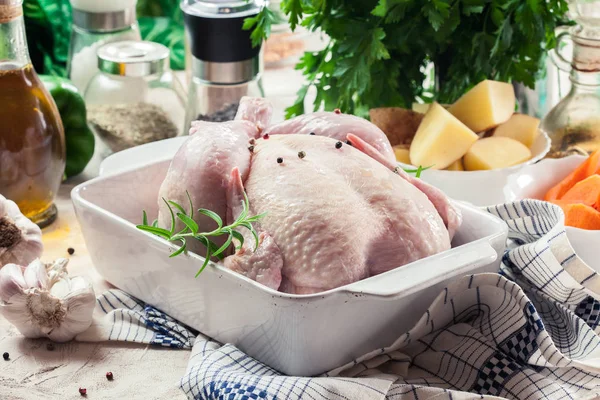 Whole Raw Chicken Casserole Dish Ready Baking — Stock Photo, Image