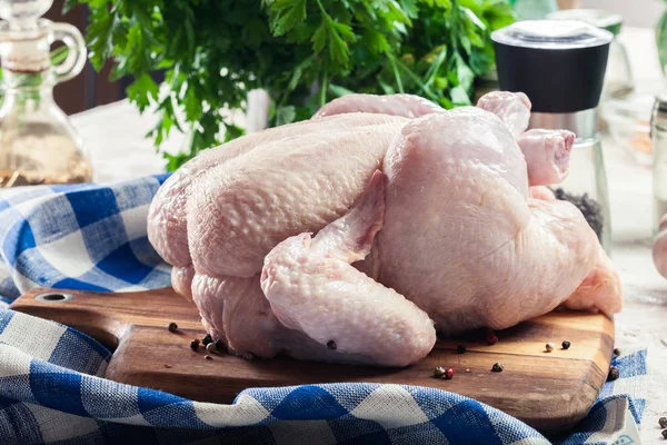 Whole Raw Chicken Wooden Cutting Board Ready Baking — Stock Photo, Image