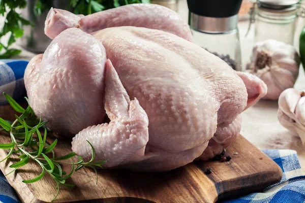 Whole Raw Chicken Wooden Cutting Board Ready Baking — Stock Photo, Image