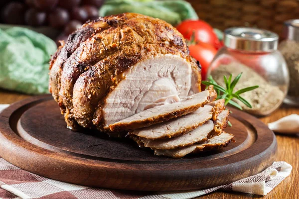 Gebackener Schweineschinken Auf Schneidebrett Konzepte Der Ferienverpflegung — Stockfoto