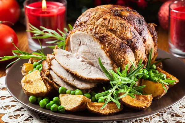 Schweinebraten Serviert Mit Bratkartoffeln Konzepte Der Ferienverpflegung — Stockfoto