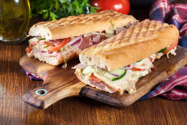 Toasted Sandwiches Ham Cheese Tomatoes Cabbage Cucumber Fresh Delicious Dish — Stock Photo, Image