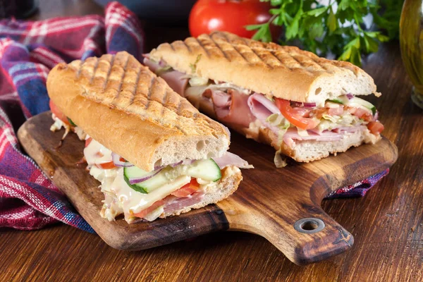 Toasted Sandwiches Ham Cheese Tomatoes Cabbage Cucumber Fresh Delicious Dish — Stock Photo, Image