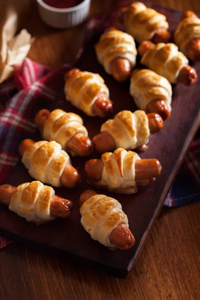 Pigs Blankets Mini Sausages Wrapped Puff Pastry Dark Mood — Stock Photo, Image