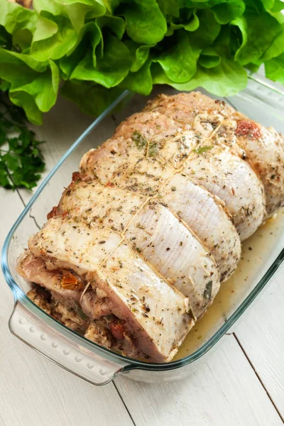 Rolo Porco Cru Marinado Recheado Com Outra Carne Tomate Seco — Fotografia de Stock