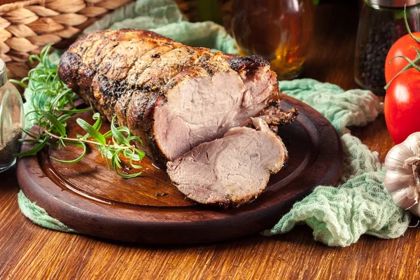 Lomo Cerdo Asado Con Hierbas Tabla Cortar — Foto de Stock